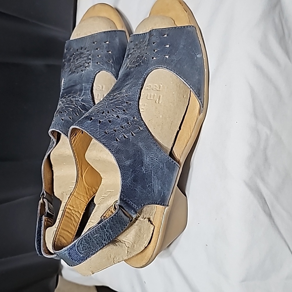 Womens Clarks sandals size 12w